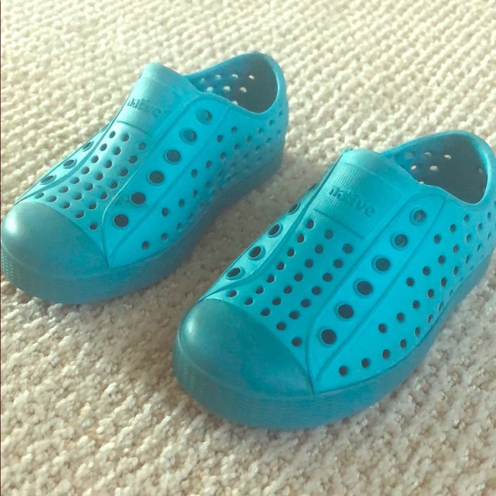 Native shoes size 7